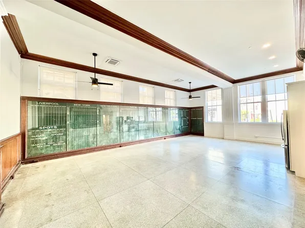 2102 Mechanic St #105, Galveston, TX 77550