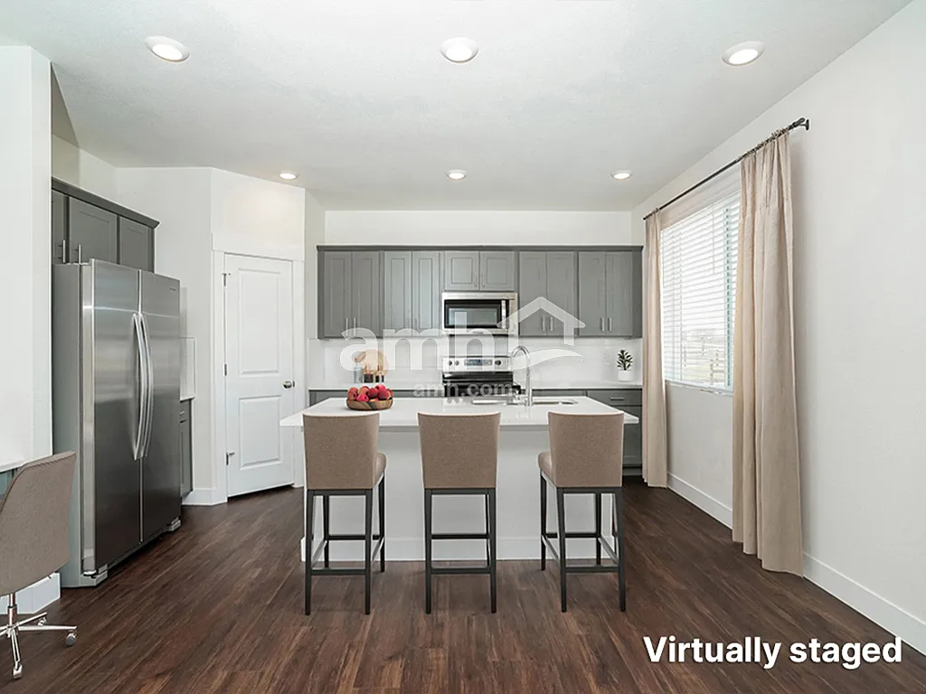 5 bed, 3.5 bath, 2635 sqft, $3,000 — Photo 4