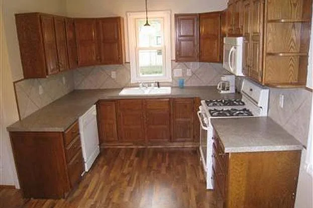 314 W 15th St — Photo 9