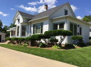 610 7th St, Peru, IL 61354