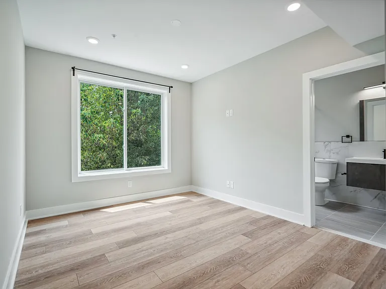 2635 W Jefferson St #201 — Photo 5