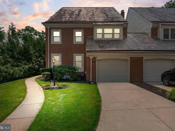 181 Foxwood Dr, Moorestown, NJ 08057