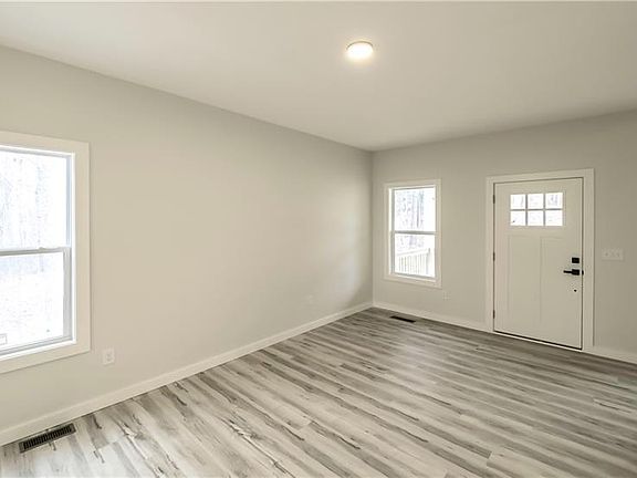 2nd image of 533 Tree Rdg