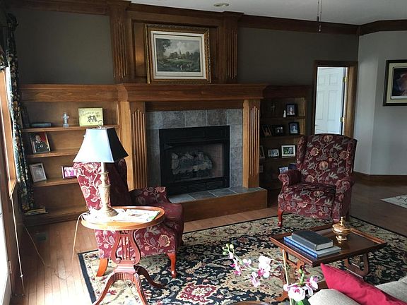 4th image of 615 S Lake Dr