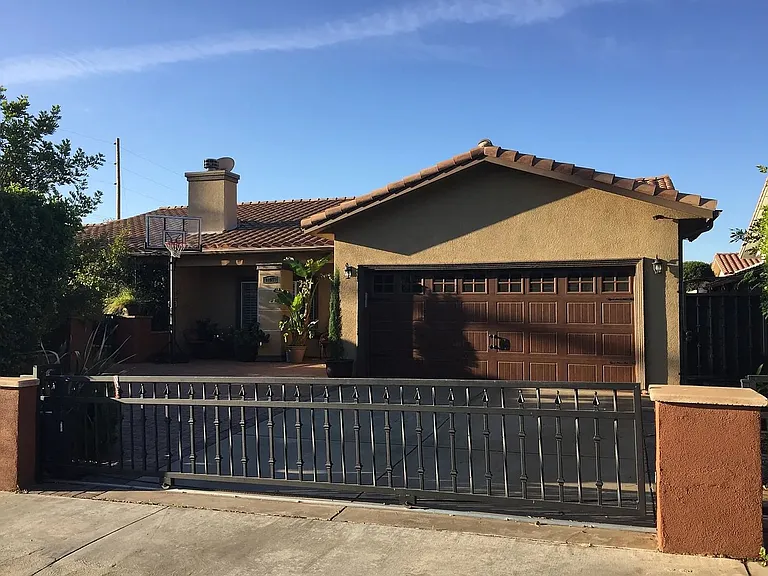 12859 Fenton Ave — Photo 9
