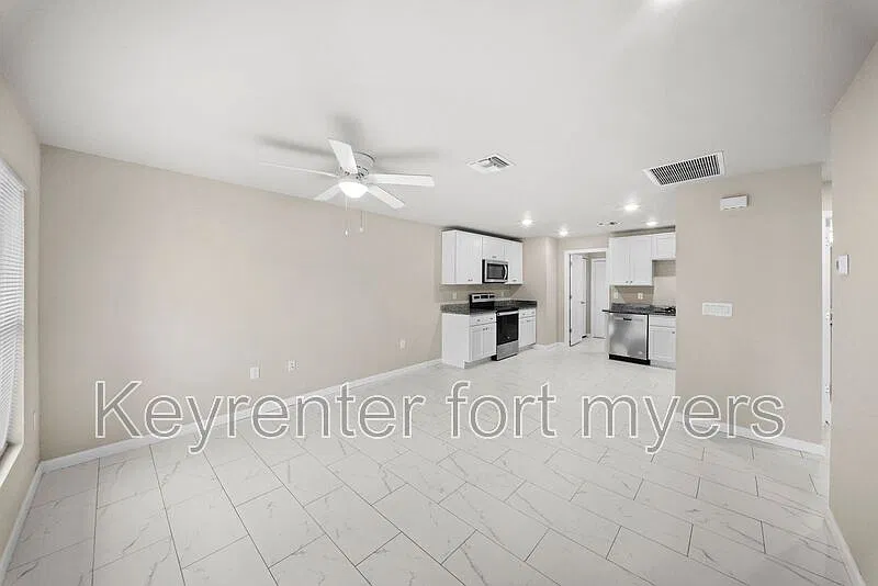 3 bed, 2.0 bath, 1170 sqft, $1,375 — Photo 1