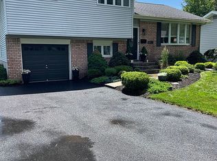 25 Hialeah Dr, Albany, NY 12205