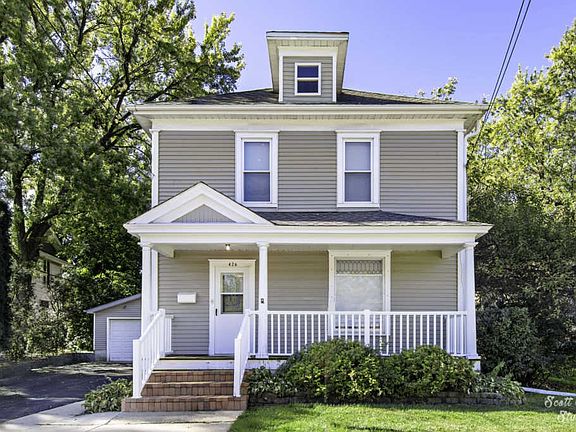 2nd image of 426 Lake Ave