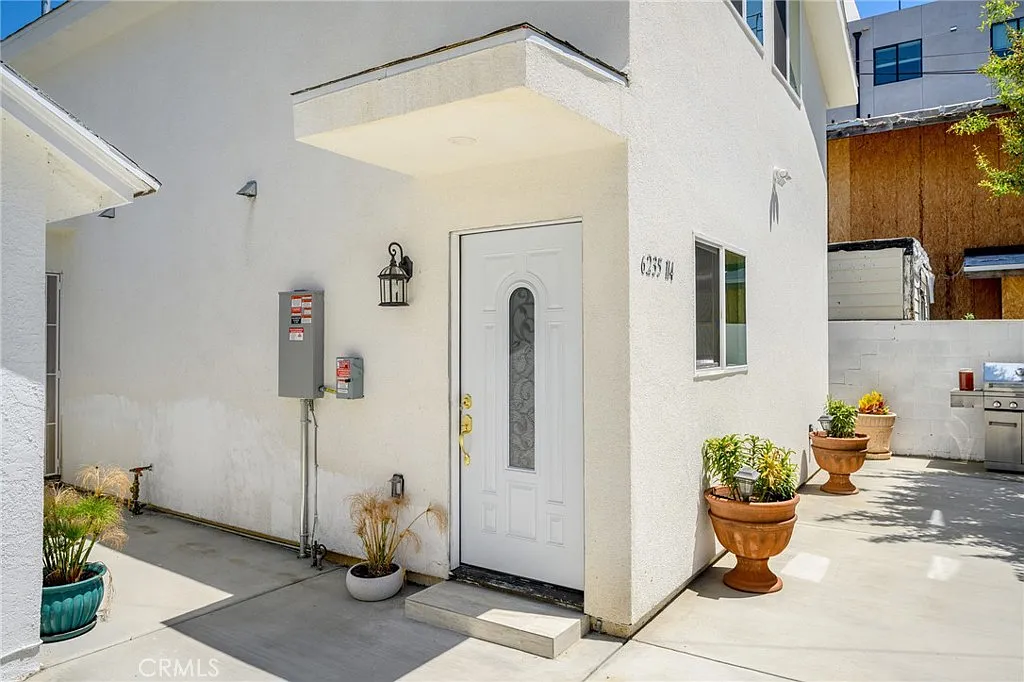 2 bed, 1.5 bath, 783 sqft, $2,650 — Photo 2