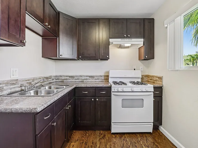 Astro Vista Apartments — Photo 13