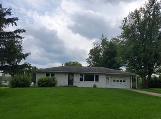 609 E Railroad St, Warren, IL 61087