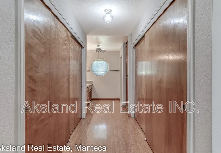 1635 Crom St — Photo 9