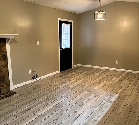 4th image of 7015 Brentwood Ct #B