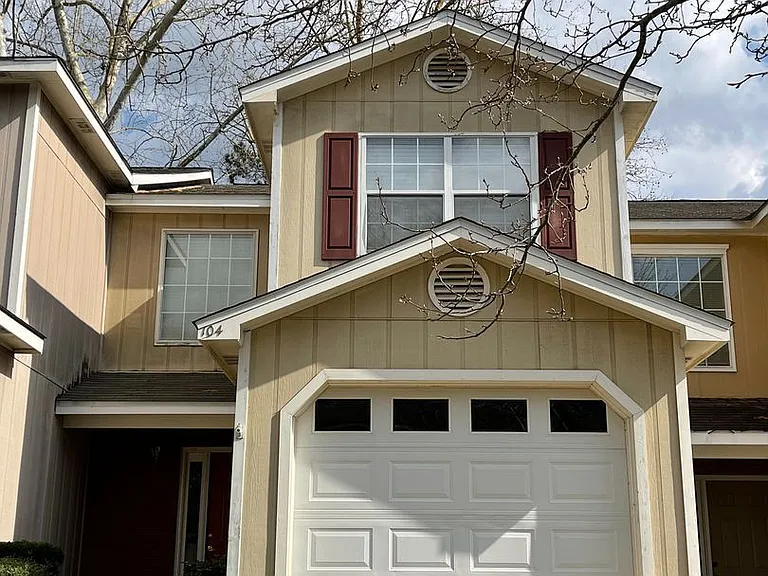 104 Woodrun Dr — Photo 1