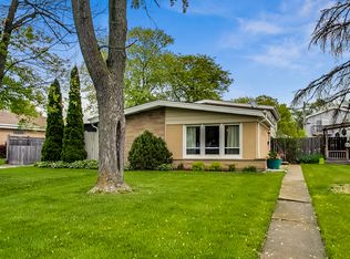 41 Fernwood Dr, Glenview, IL 60025