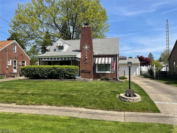 2923 15th St NW, Canton, OH 44708