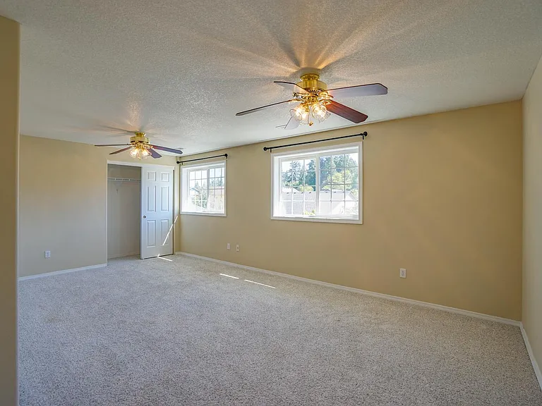 1122 NW 148th Cir — Photo 32