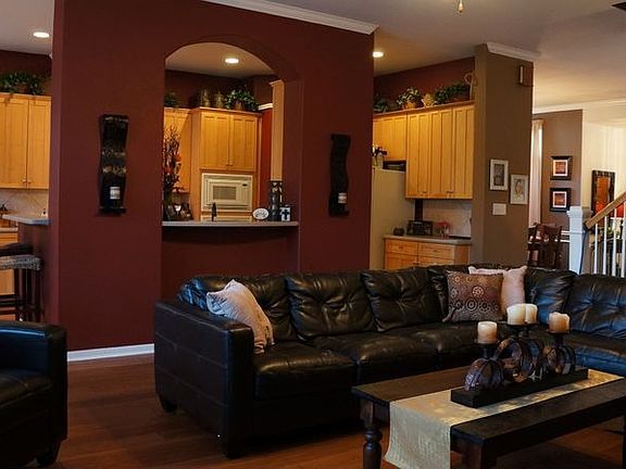 3rd image of 383 Westbury Ln
