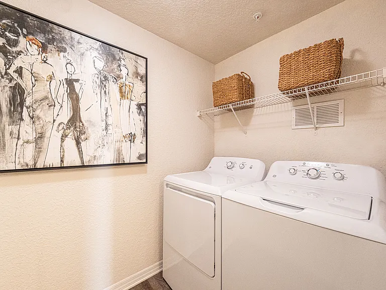 Cortland Portofino Place — Photo 21