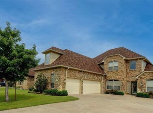 6807 SW Oakland Ln, Lawton, OK 73505