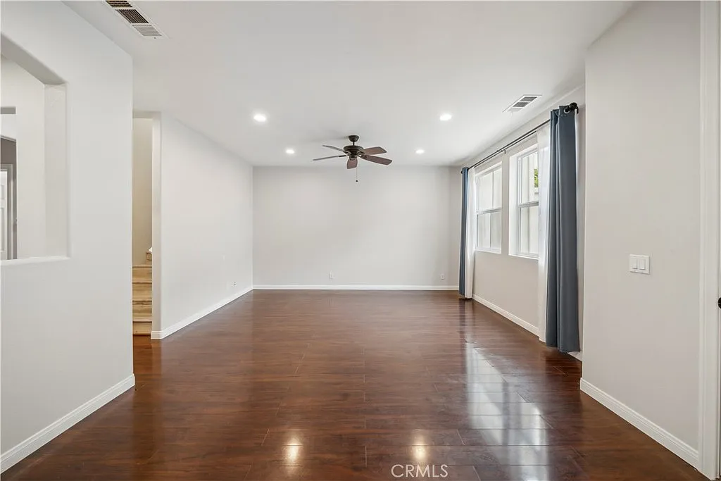 3 bed, 2.5 bath, 1346 sqft, $4,000 — Photo 2