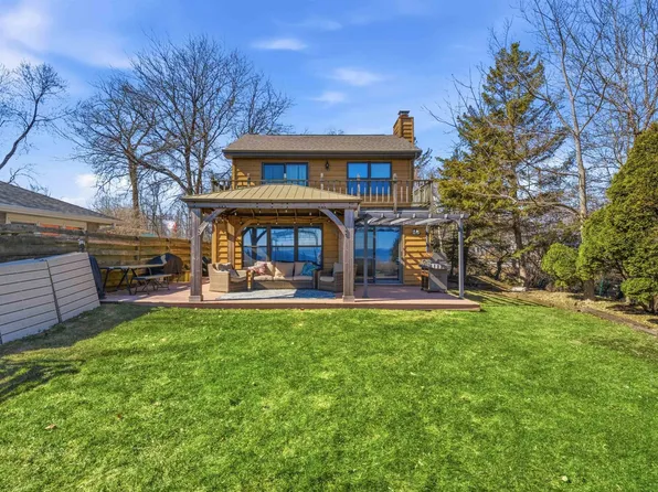 104 Adella Beach Rd, Neenah, WI 54956