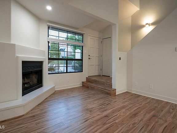 5th image of 1025 E HIGHLAND Avenue #10