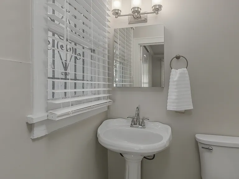 857 Gladstone Blvd #1/2 — Photo 16