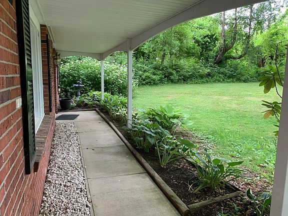 3rd image of 12 Country Ln