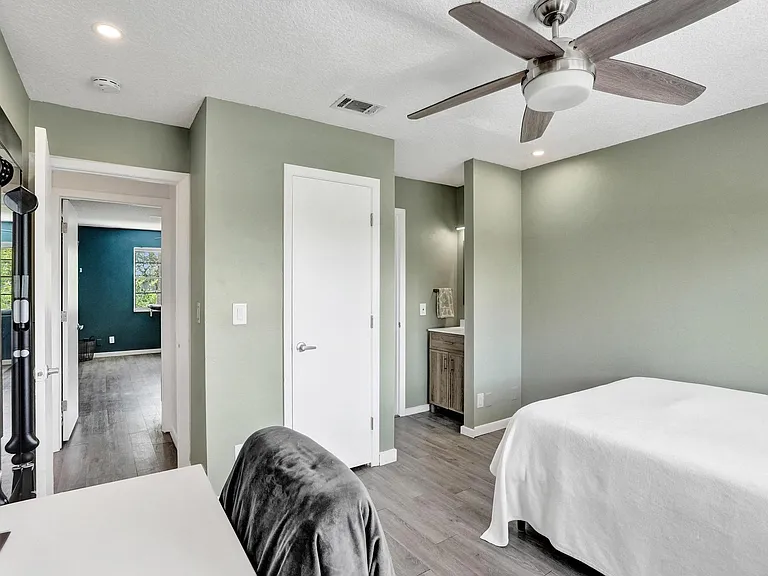 201 SW 3rd St #201 — Photo 35