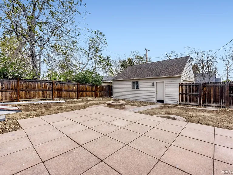 1600 Xanthia St — Photo 19