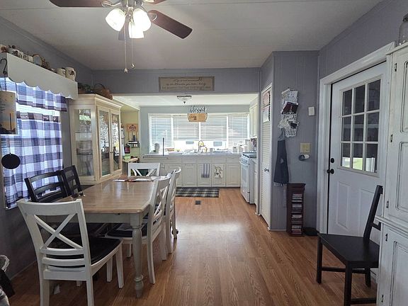 4th image of 803 Hegstrom Rd #39