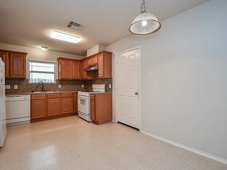 1151 Crestmont Place Loop — Photo 10