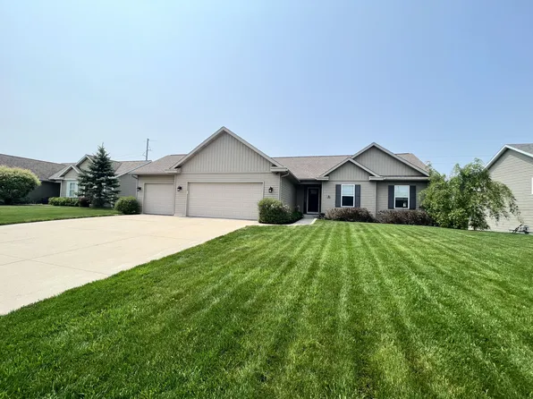 925 Sunrise Ln NW, Grand Rapids, MI 49534