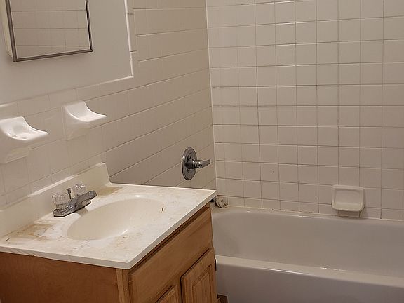 5th image of 619 Marcy Ave APT 3