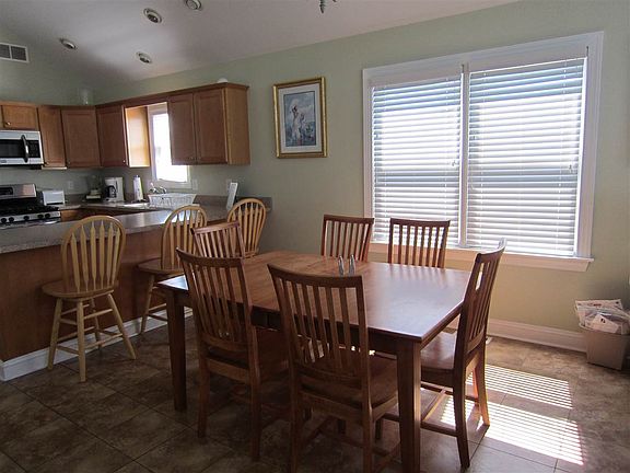 4th image of 139 43rd St #W