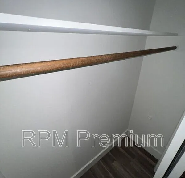 464 Wilton Dr — Photo 37