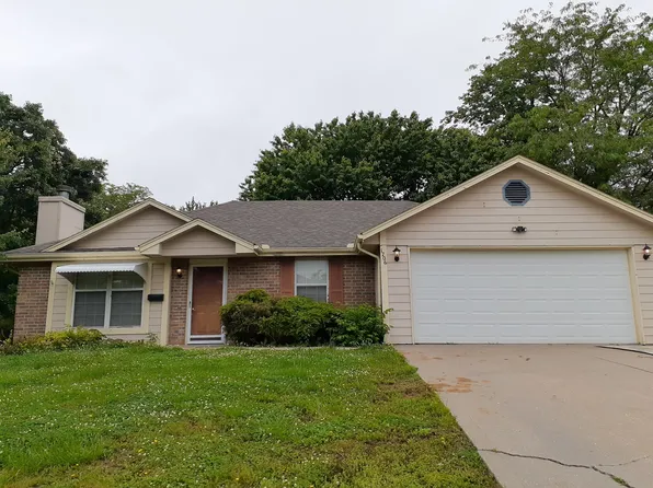 1706 W 8th Street Ter, Knob Noster, MO 65336