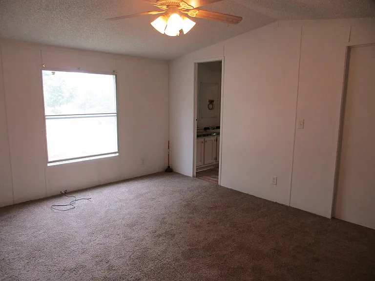 921 Seneca Dr — Photo 14