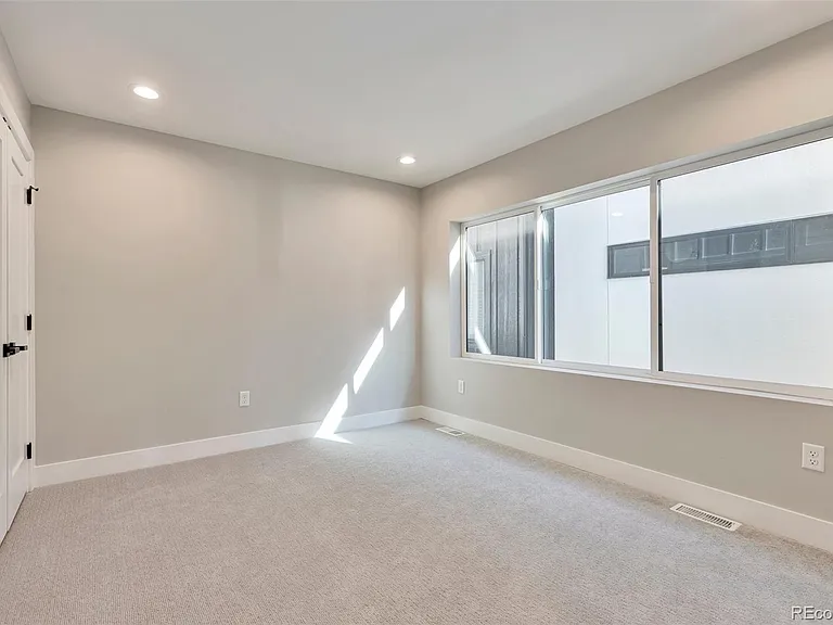 1453 Irving St — Photo 9