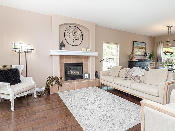 3rd image of 1191 Rosemount Close