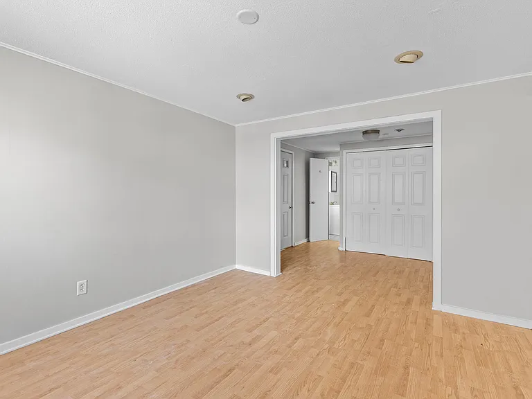285 Richard St — Photo 11