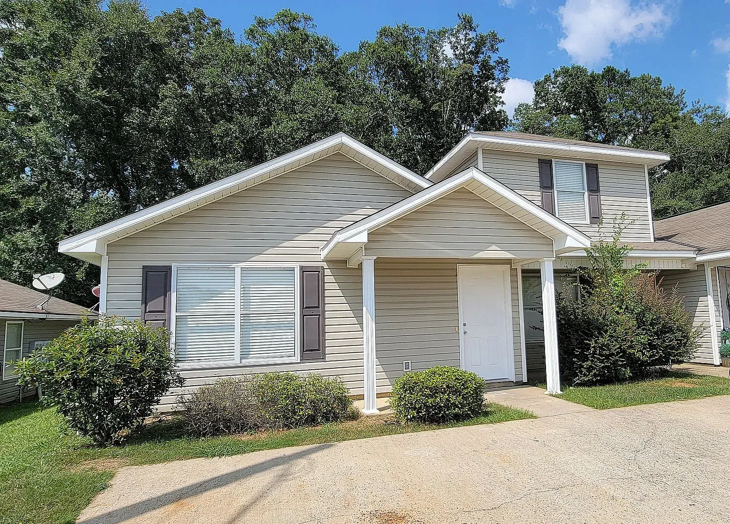 3 bed, 1200 sqft, $1,100 — Photo 2