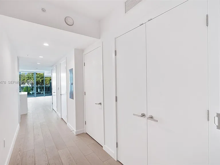 9221 E Bay Harbor Dr #210 — Photo 9