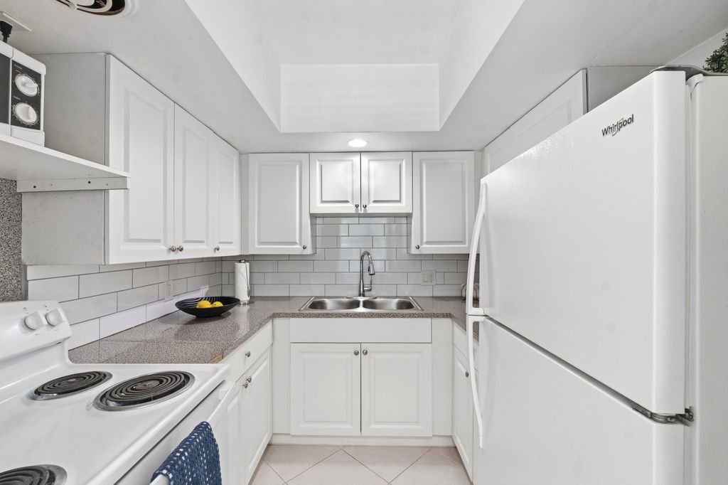 23 NE 19th Ave, photo 7