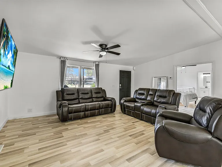 21507 Juliann Alyes — Photo 11