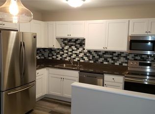 79 Balance Rock Rd APT 17, Seymour, CT 06483