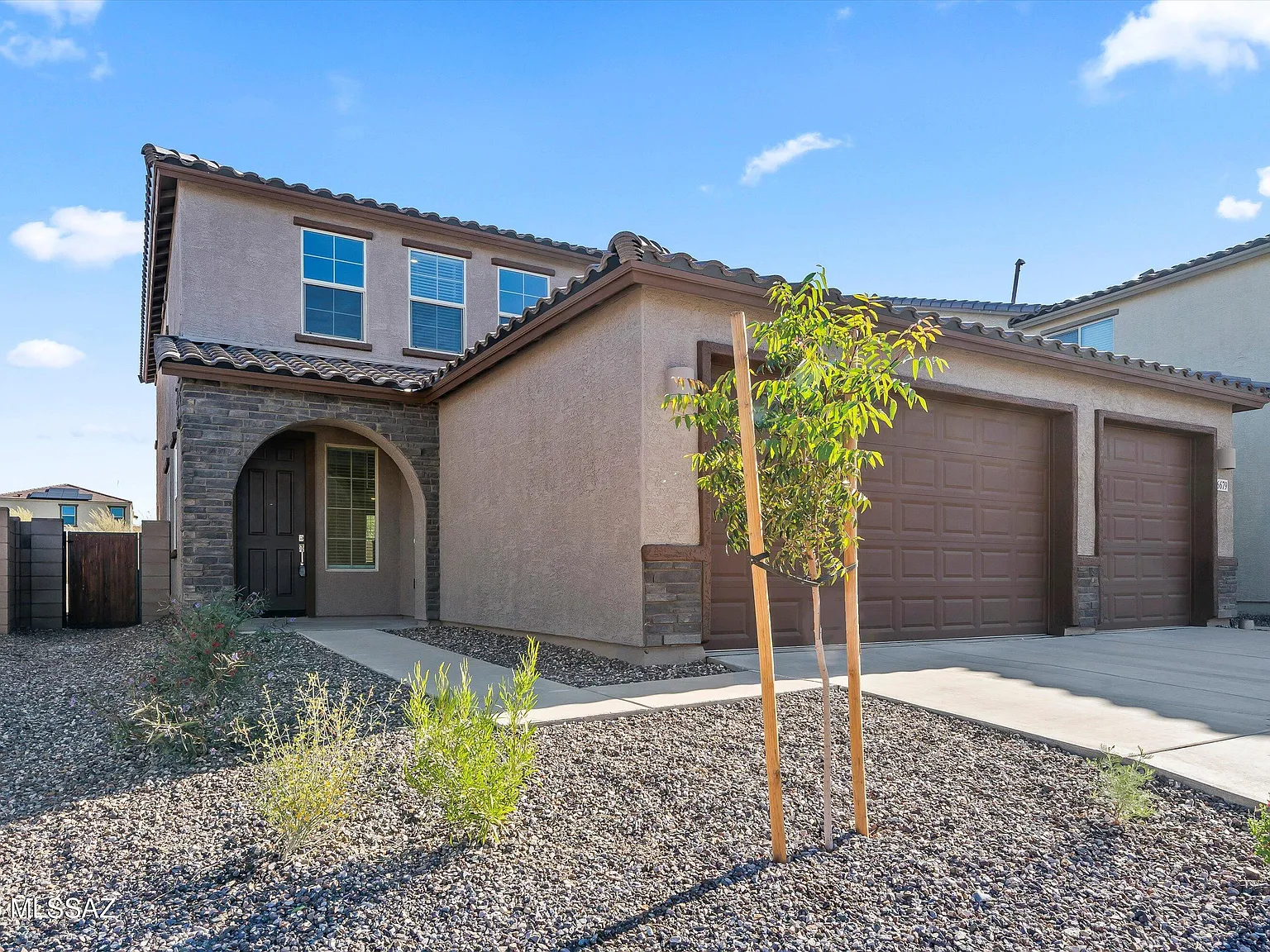 4 bed, 3.5 bath, 3005 sqft, $2,600 — Photo 2