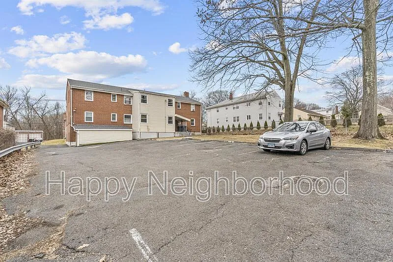2 bed, 1.0 bath, $1,600 — Photo 3