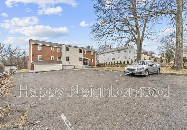 32 Dean Dr #2W — Photo 3